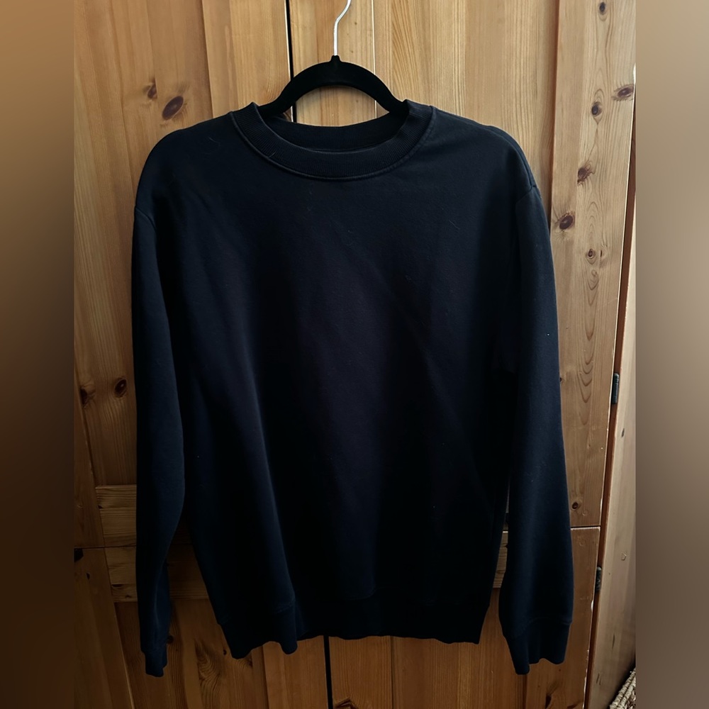 Black crew neck. No fading!